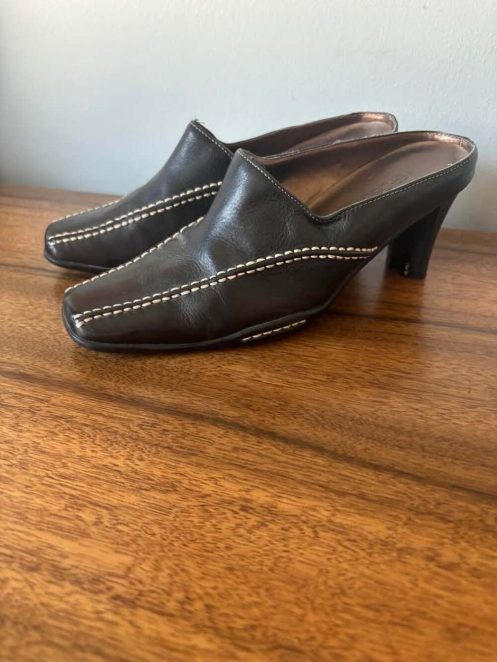 Vintage Aerosoles "Snap To It" Leather Square Toe Mules - Size 6M Like NEW